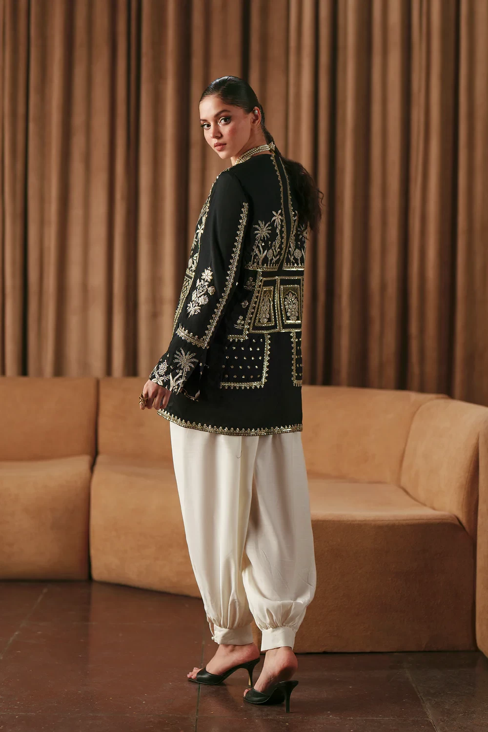 EMBROIDERED SUIT - E1042/104/902