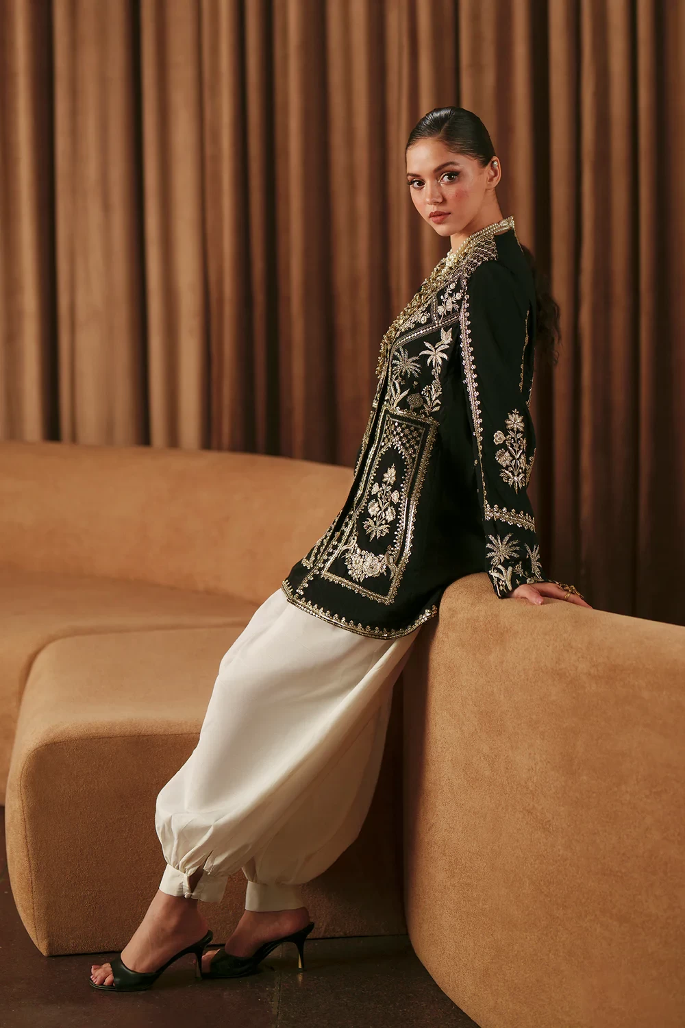 EMBROIDERED SUIT - E1042/104/902