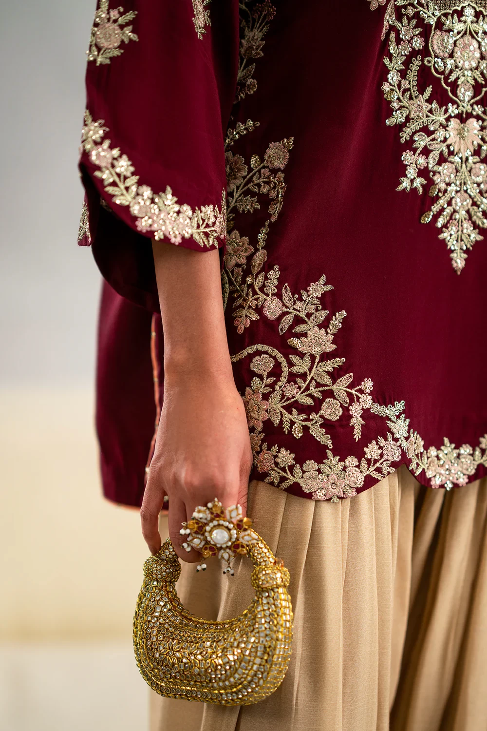 EMBROIDERED SUIT - E1113/104/319