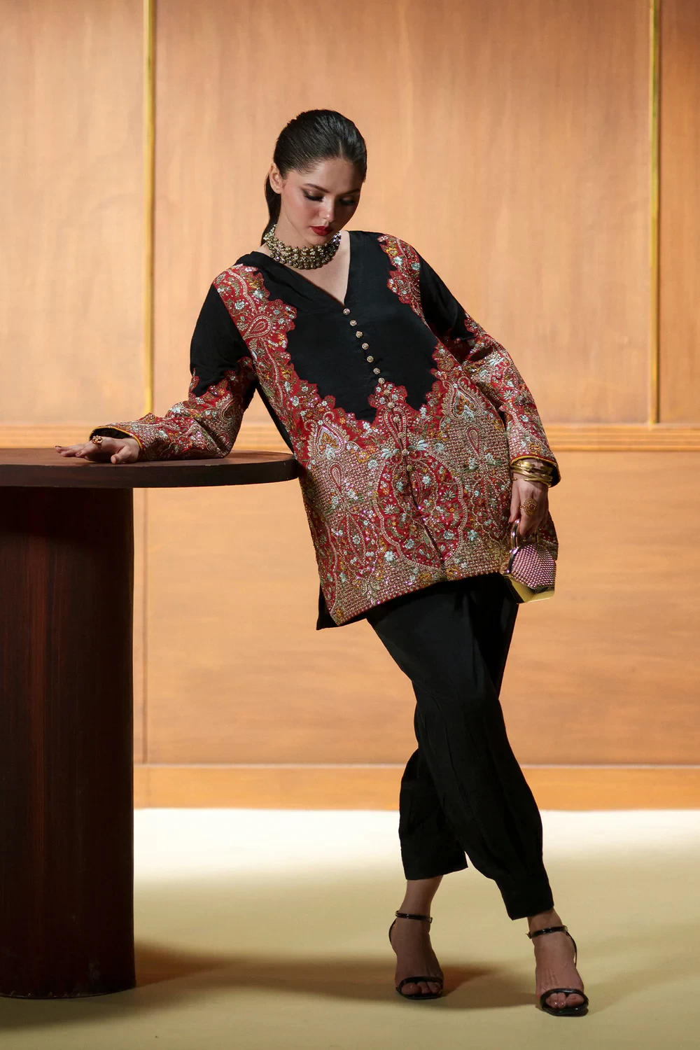 EMBROIDERED SUIT - E1122/104/902