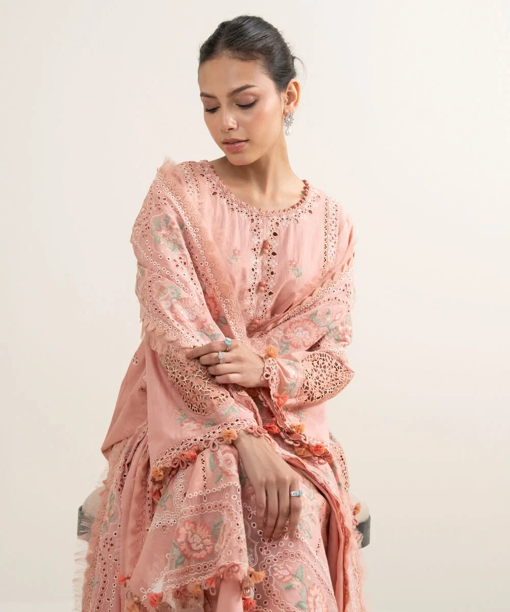3 Piece Embroidered Lawn Suit - U3PESUS26V48