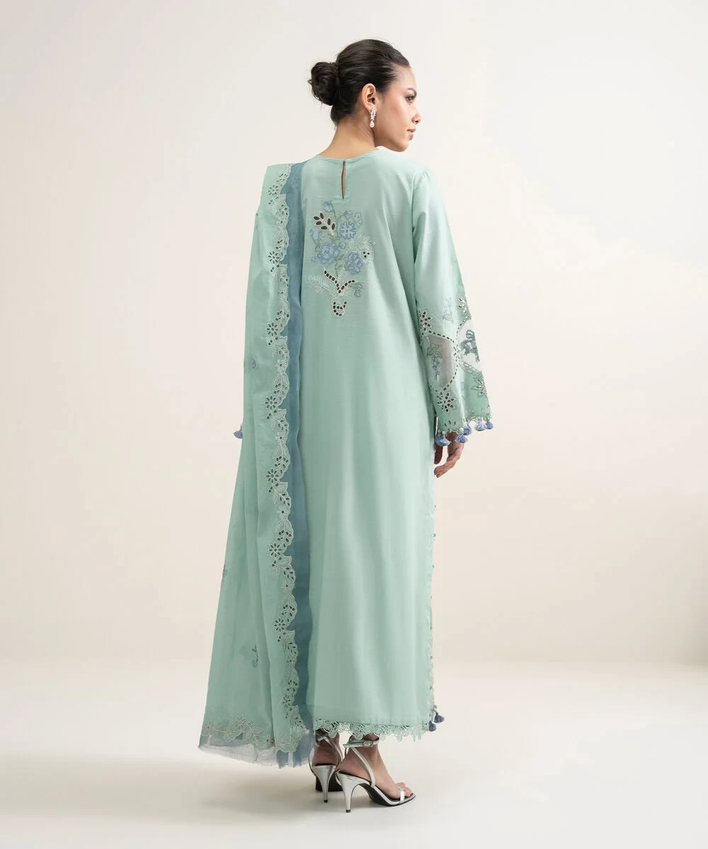 3 Piece Embroidered Lawn Suit - U3PESUS26V45