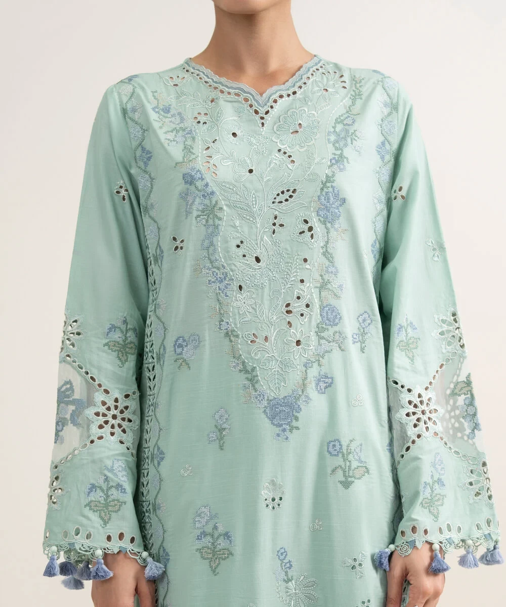 3 Piece Embroidered Lawn Suit - U3PESUS26V45