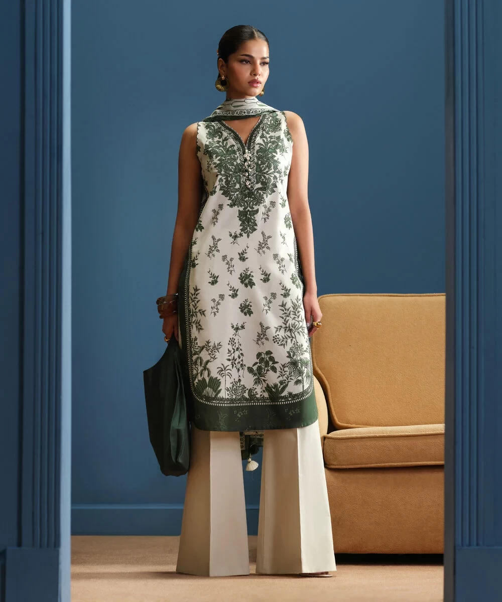 3 Piece - Embroidered Lawn Suit  - 3PEDYS26V657
