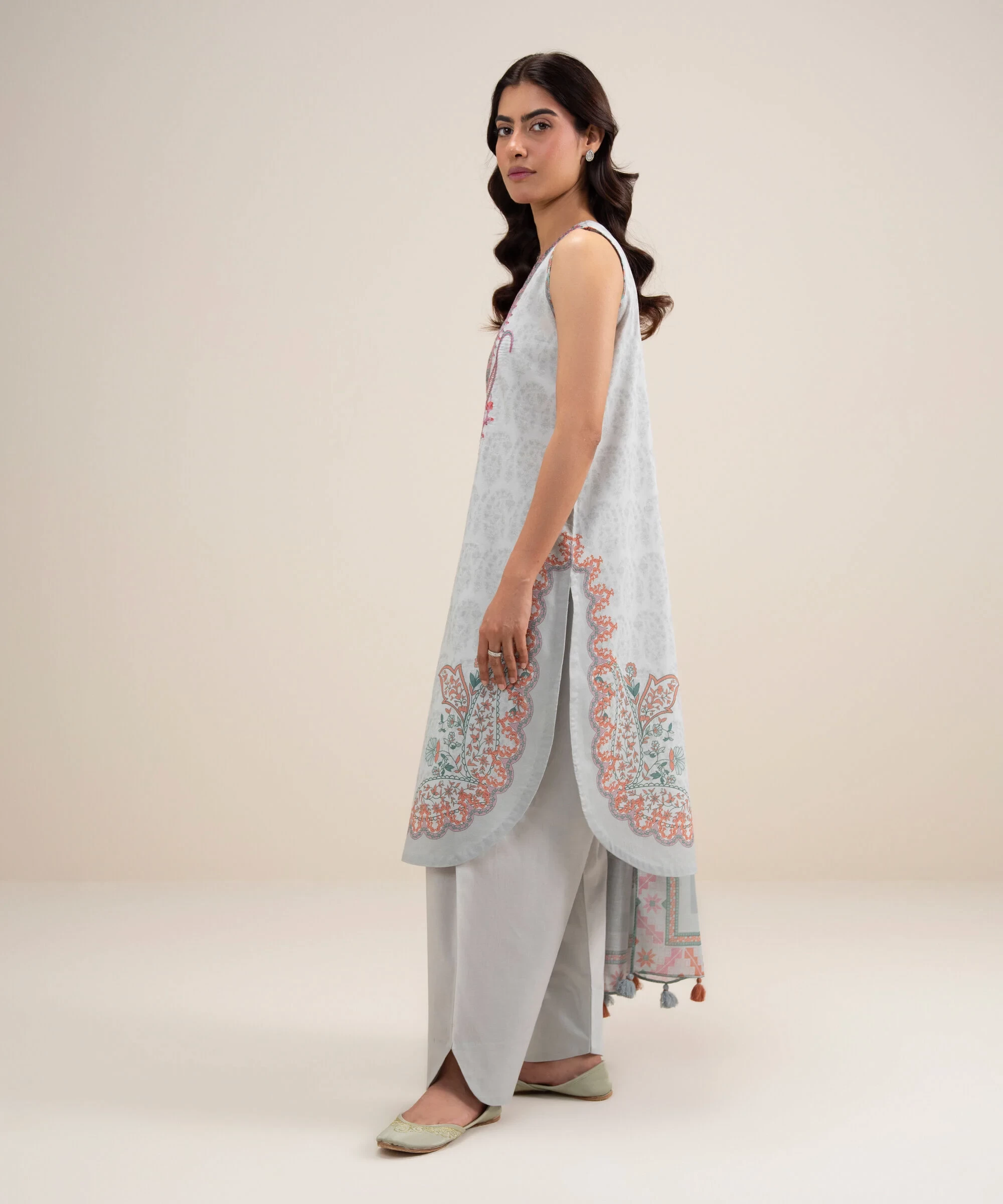 3 Piece - Embroidered Lawn Suit - 2TEDYS26V656