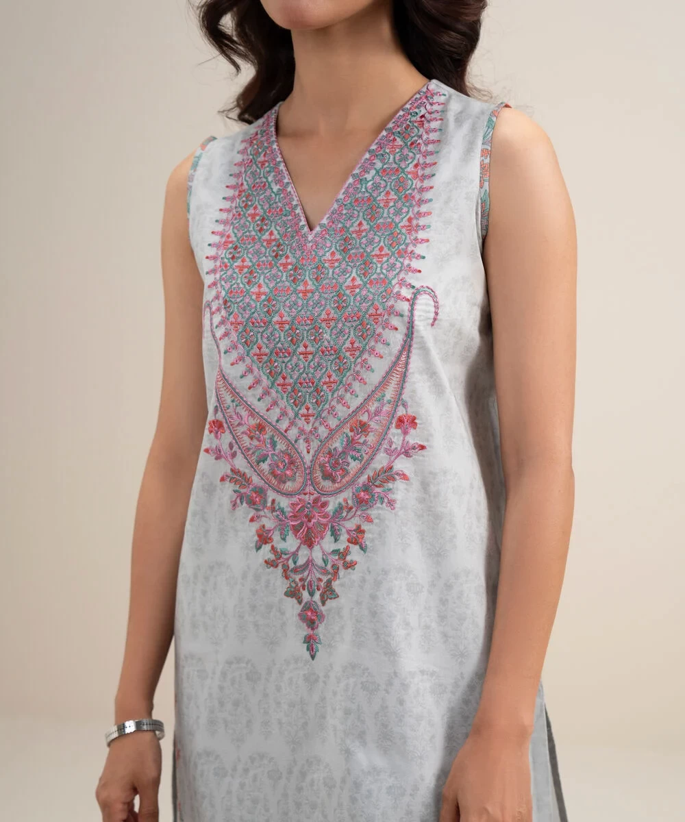 3 Piece - Embroidered Lawn Suit - 2TEDYS26V656