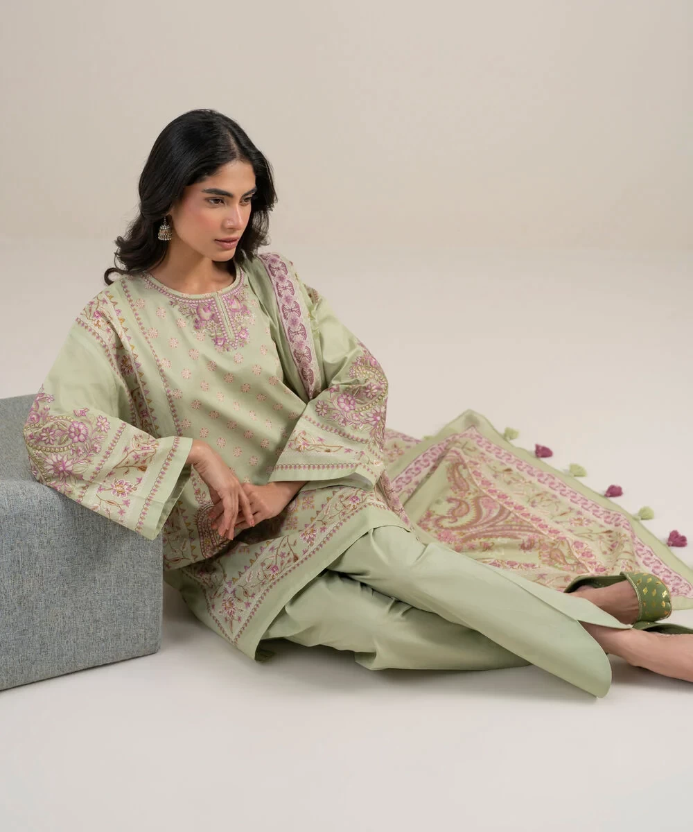 3 Piece - Embroidered Lawn Suit - 2TEDYS26V653