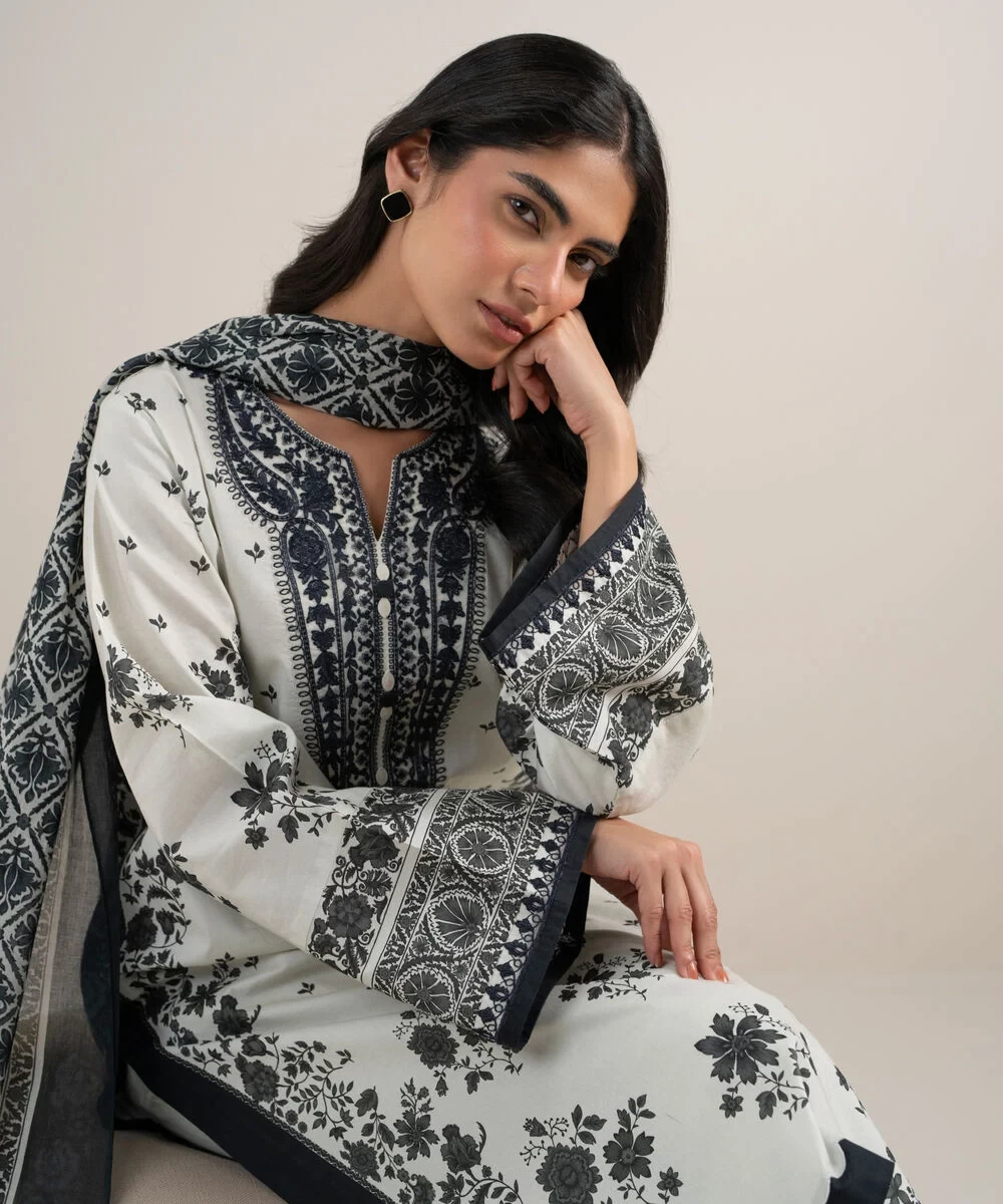 3 Piece - Embroidered Lawn Suit -  3PEDYS26V658