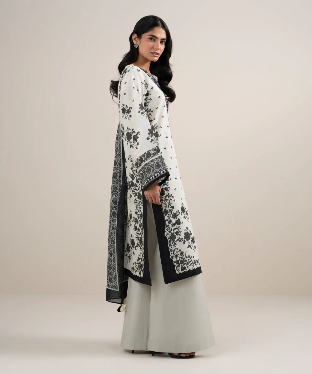 3 Piece - Embroidered Lawn Suit -  3PEDYS26V658