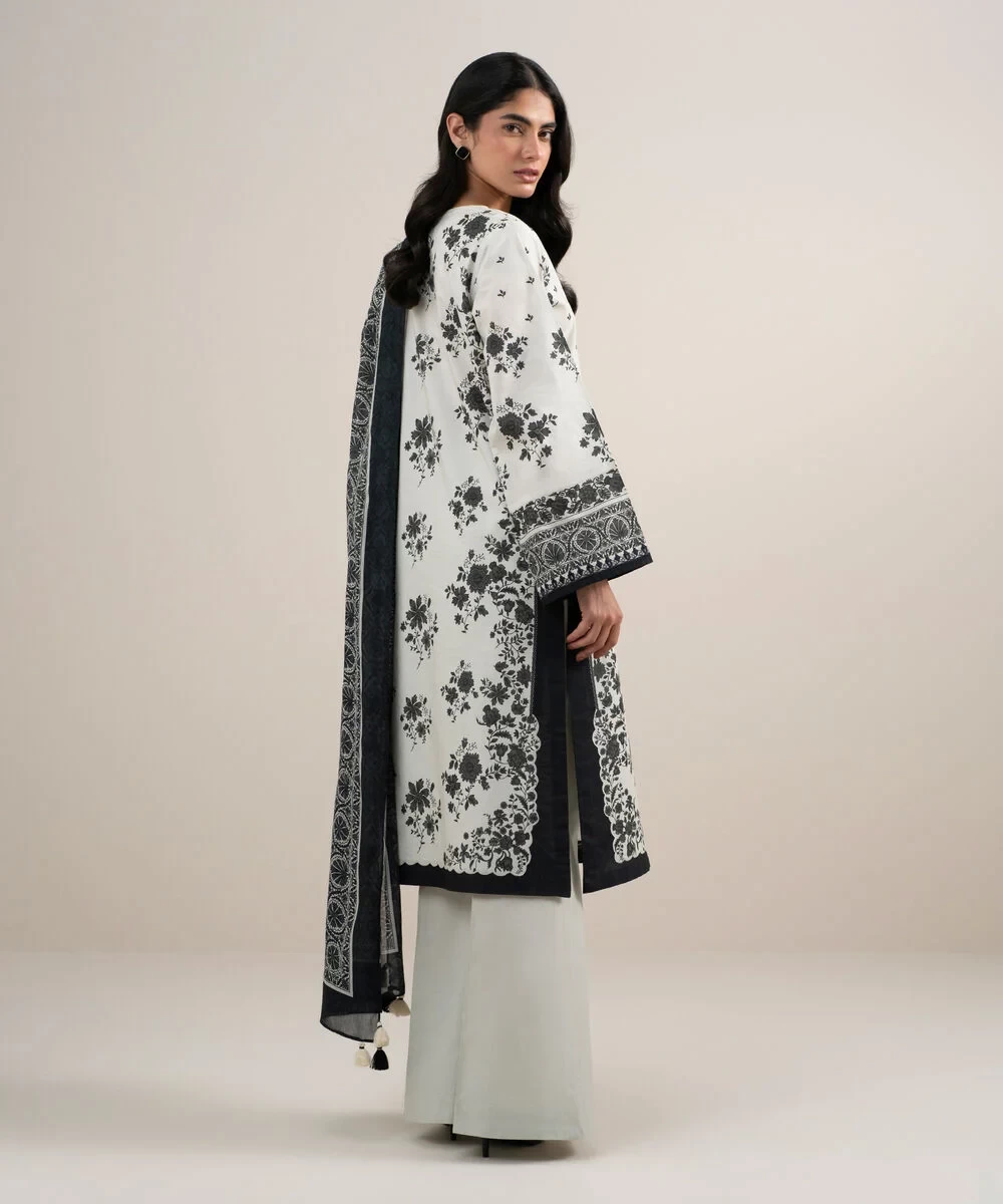 3 Piece - Embroidered Lawn Suit -  3PEDYS26V658