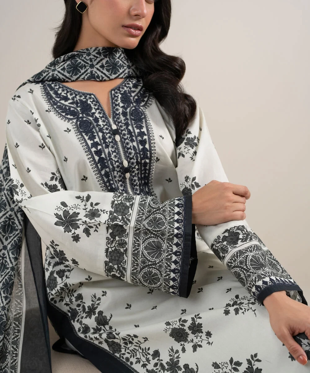 3 Piece - Embroidered Lawn Suit -  3PEDYS26V658