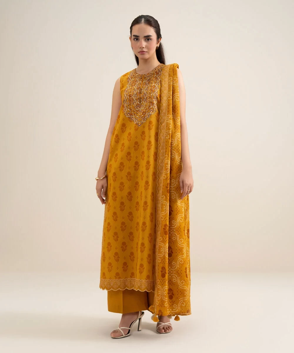 3 Piece - Embroidered Lawn Suit - U3PDDS26V635