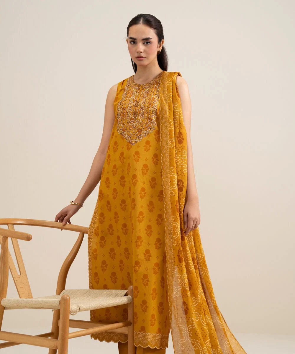 3 Piece - Embroidered Lawn Suit - U3PDDS26V635