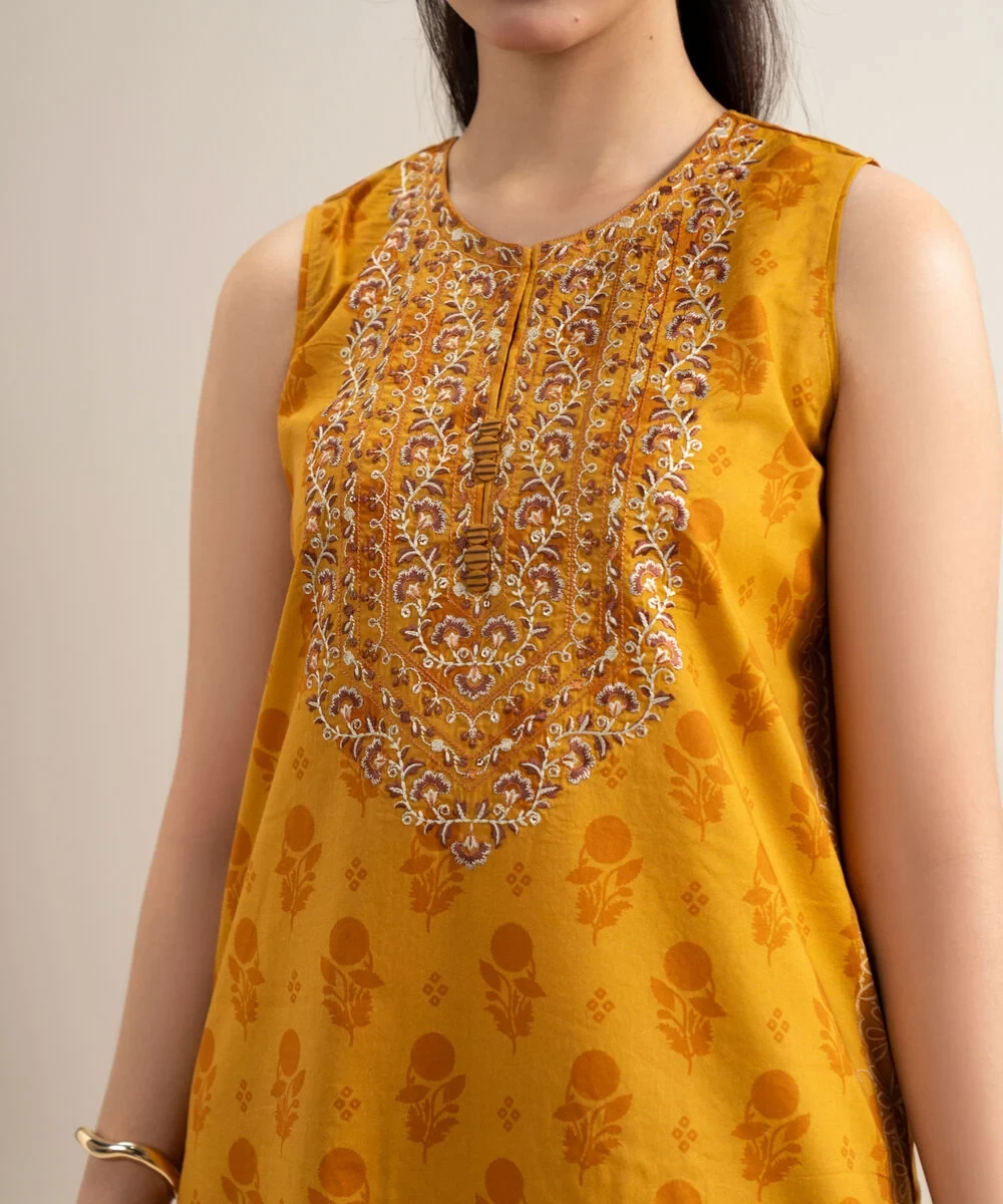 3 Piece - Embroidered Lawn Suit - U3PDDS26V635