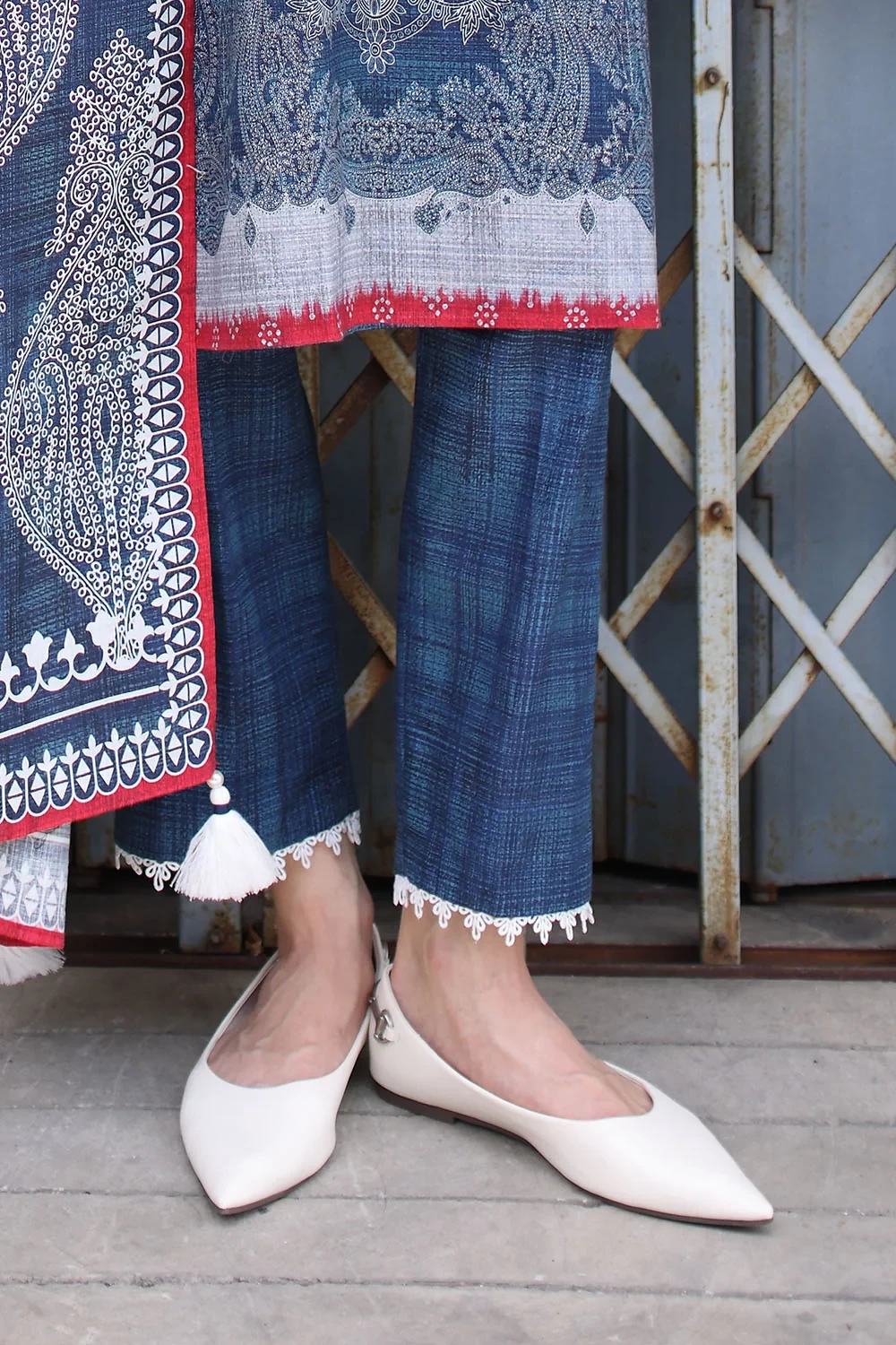3 Piece Printed Khaddar Suit with Printed Khaddar Dupatta and Printed Trouser - 