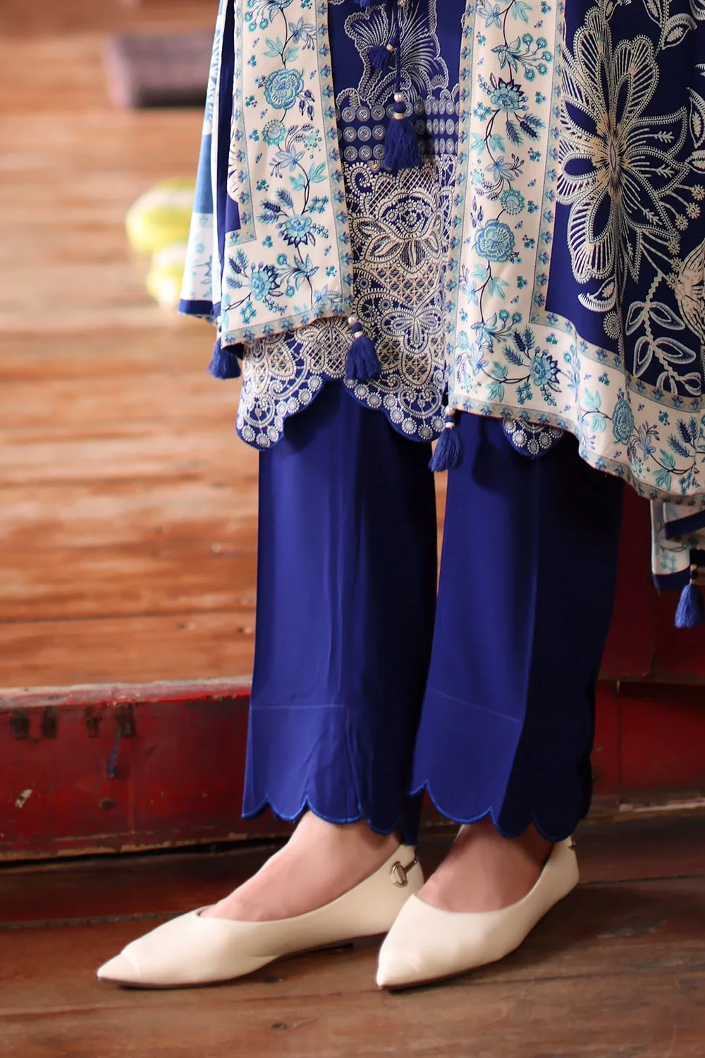 3 Piece Printed Linen Suit with Printed Linen Dupatta - W-FB-WIN-26-485759