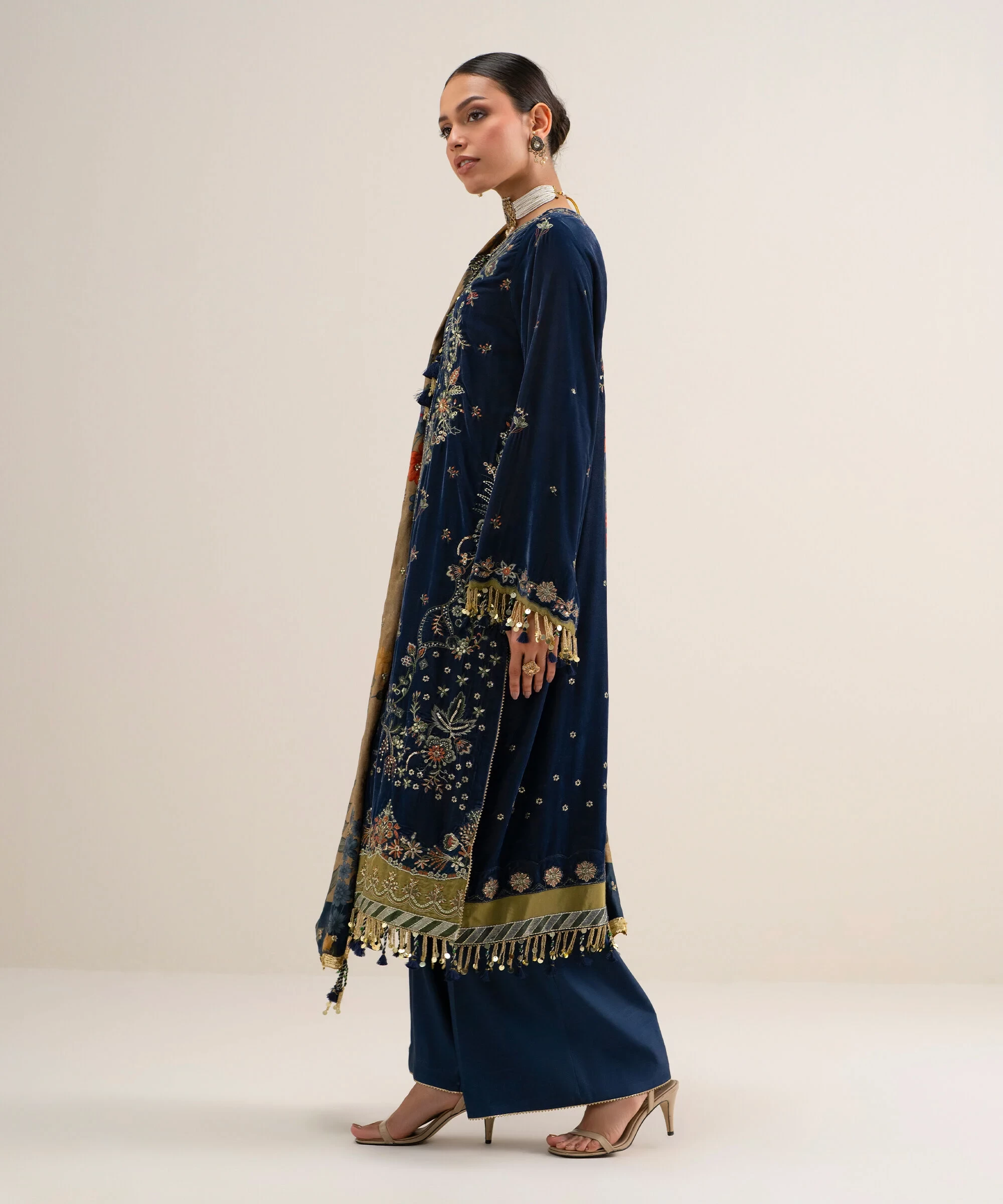 3 Piece - Embroidered Velvet Suit - U3PELXS26V83