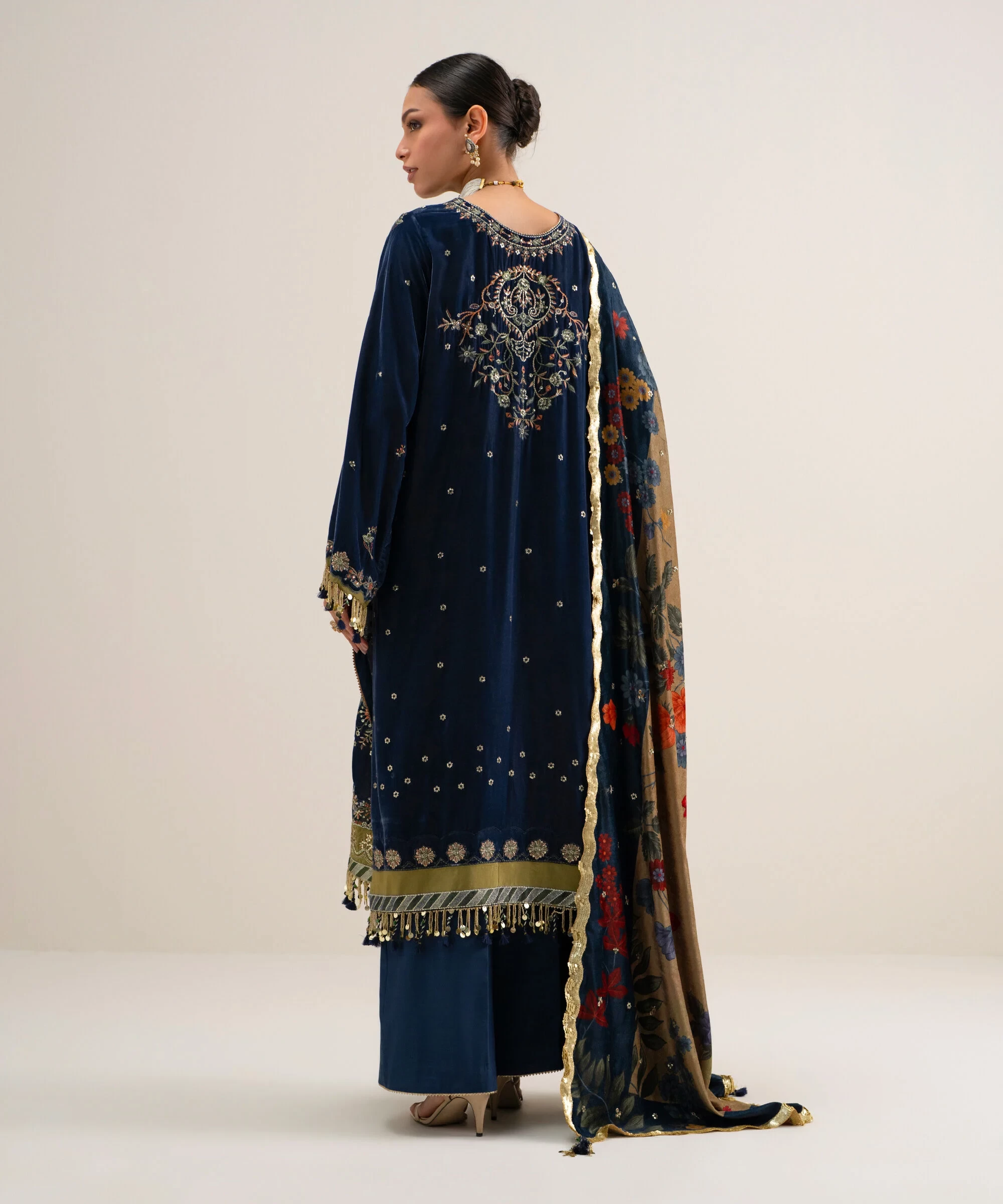 3 Piece - Embroidered Velvet Suit - U3PELXS26V83