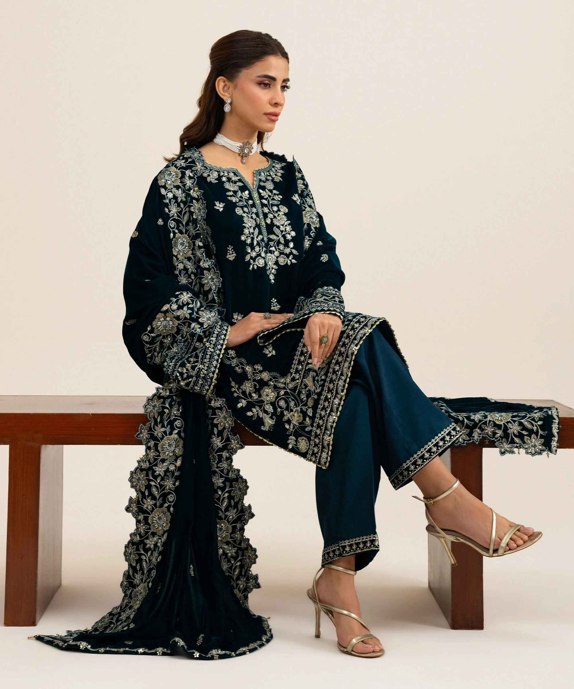 3 Piece - Embroidered Velvet Suit - U3PELX26V922