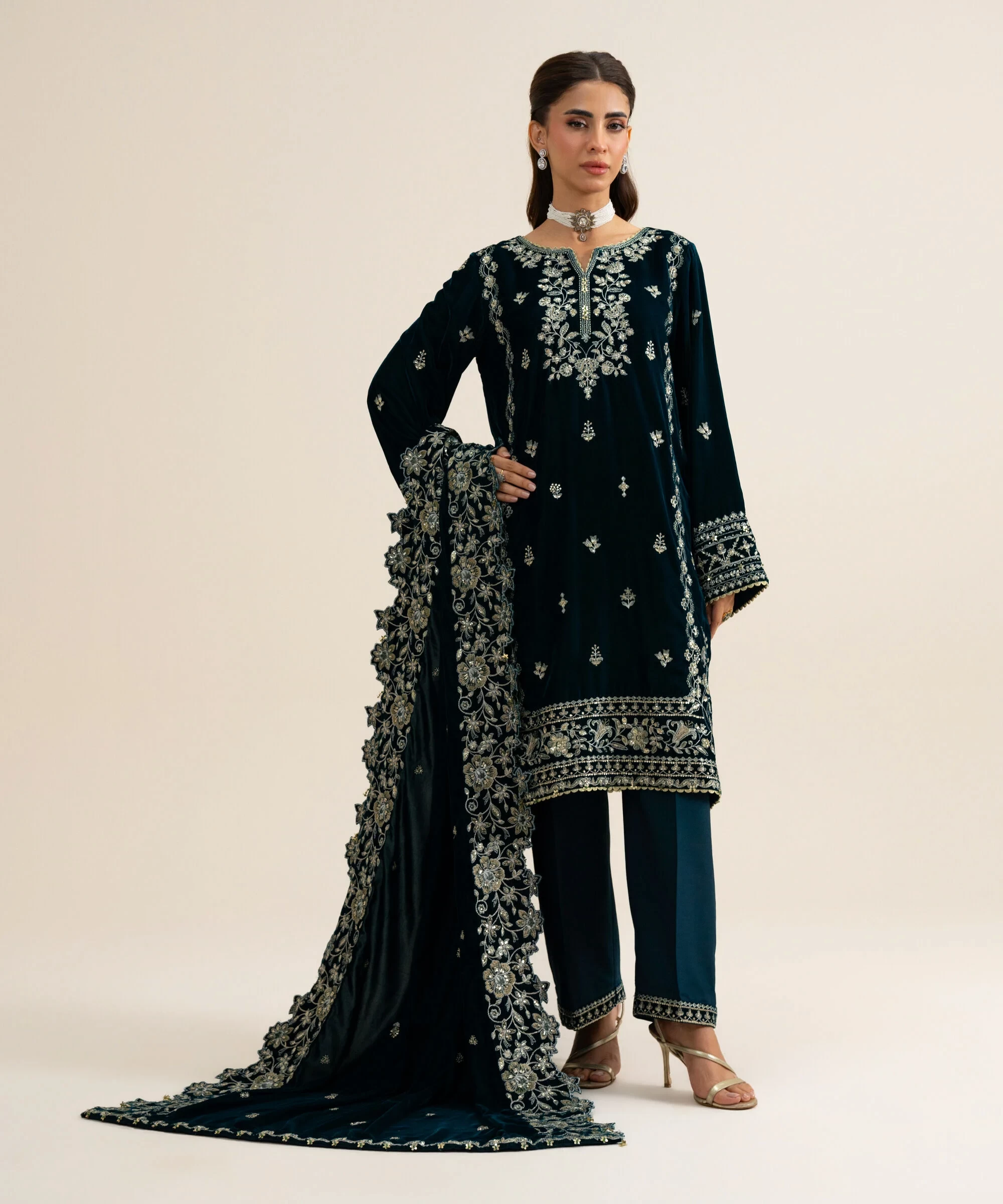 3 Piece - Embroidered Velvet Suit - U3PELX26V922