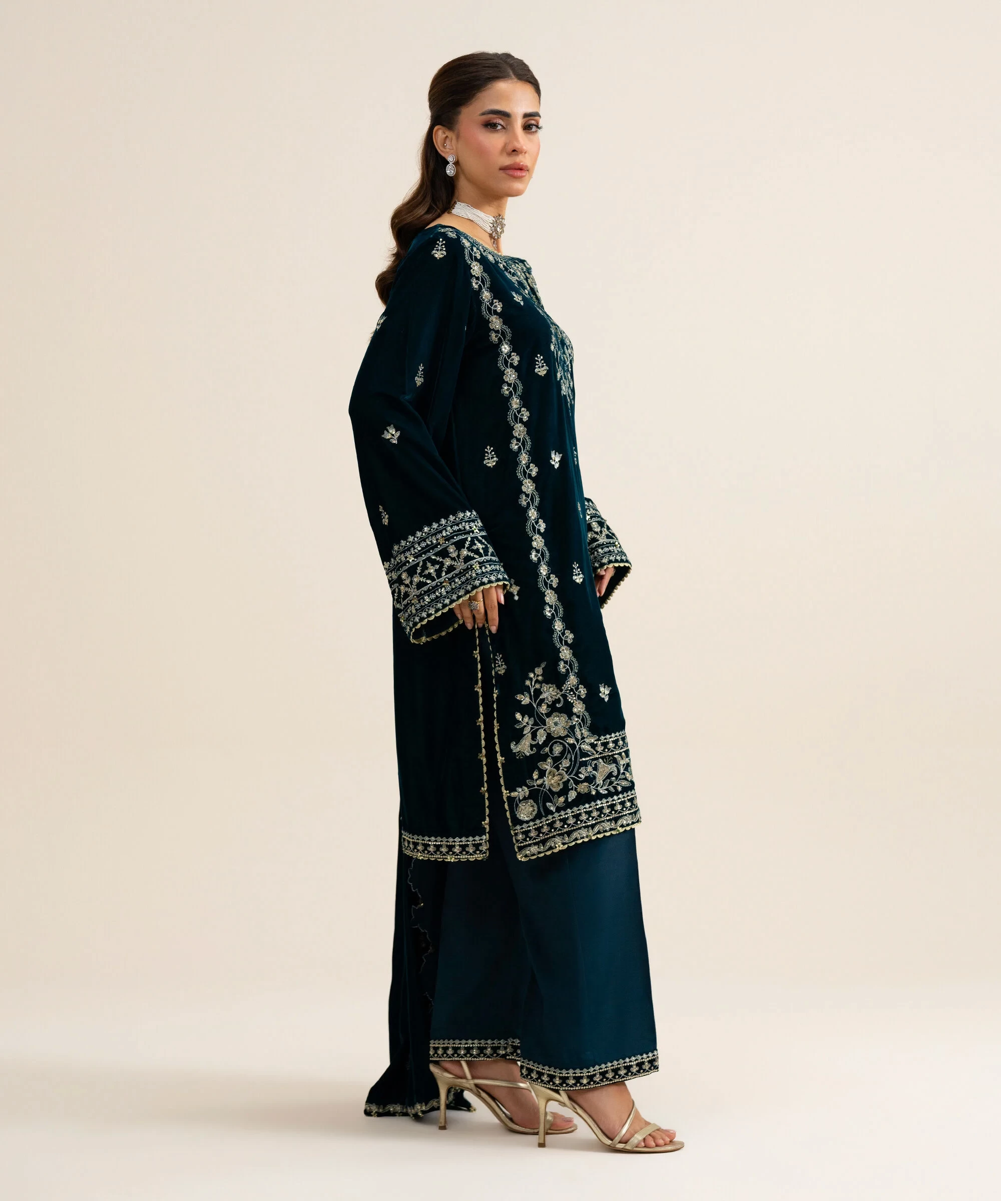 3 Piece - Embroidered Velvet Suit - U3PELX26V922