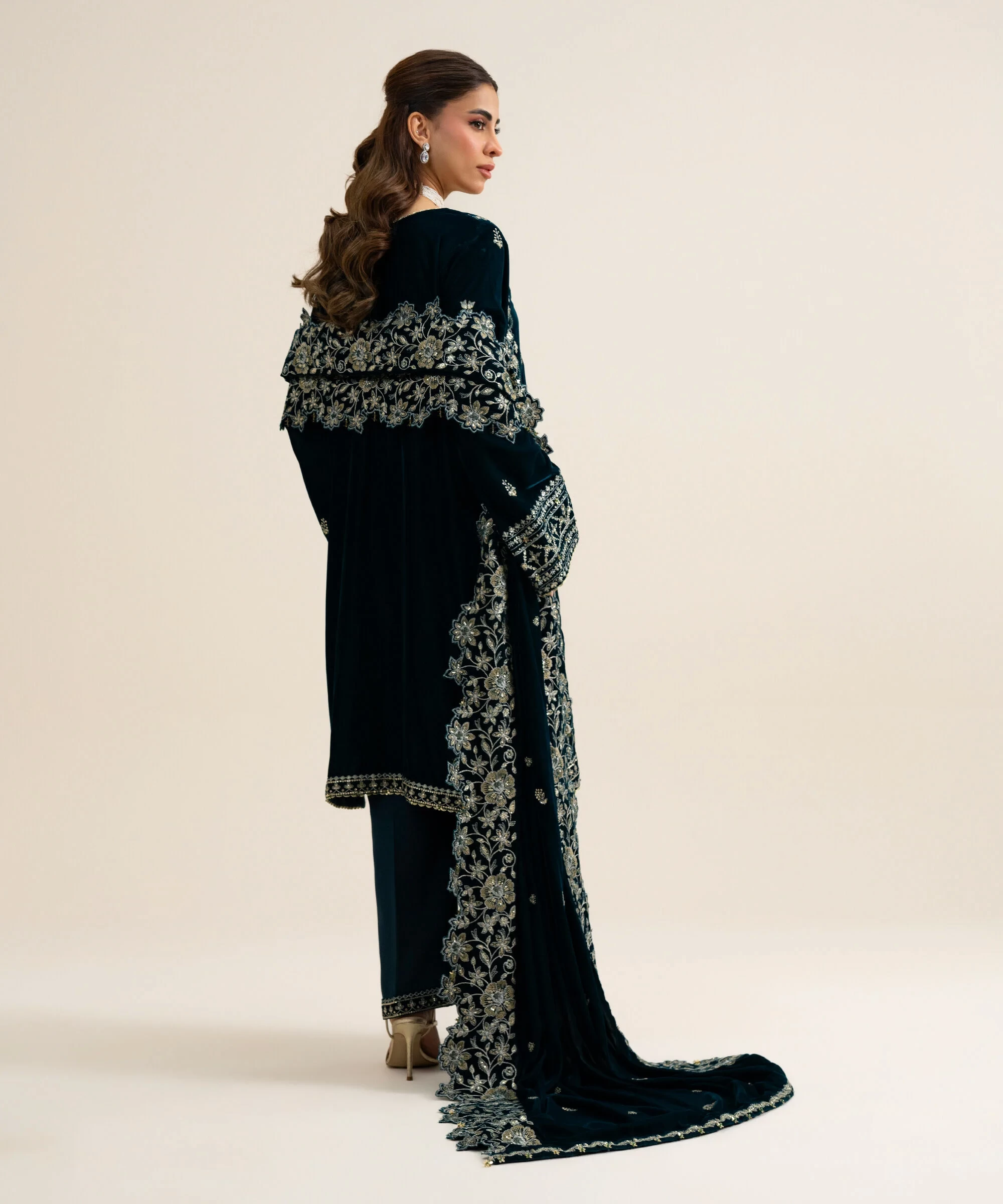 3 Piece - Embroidered Velvet Suit - U3PELX26V922