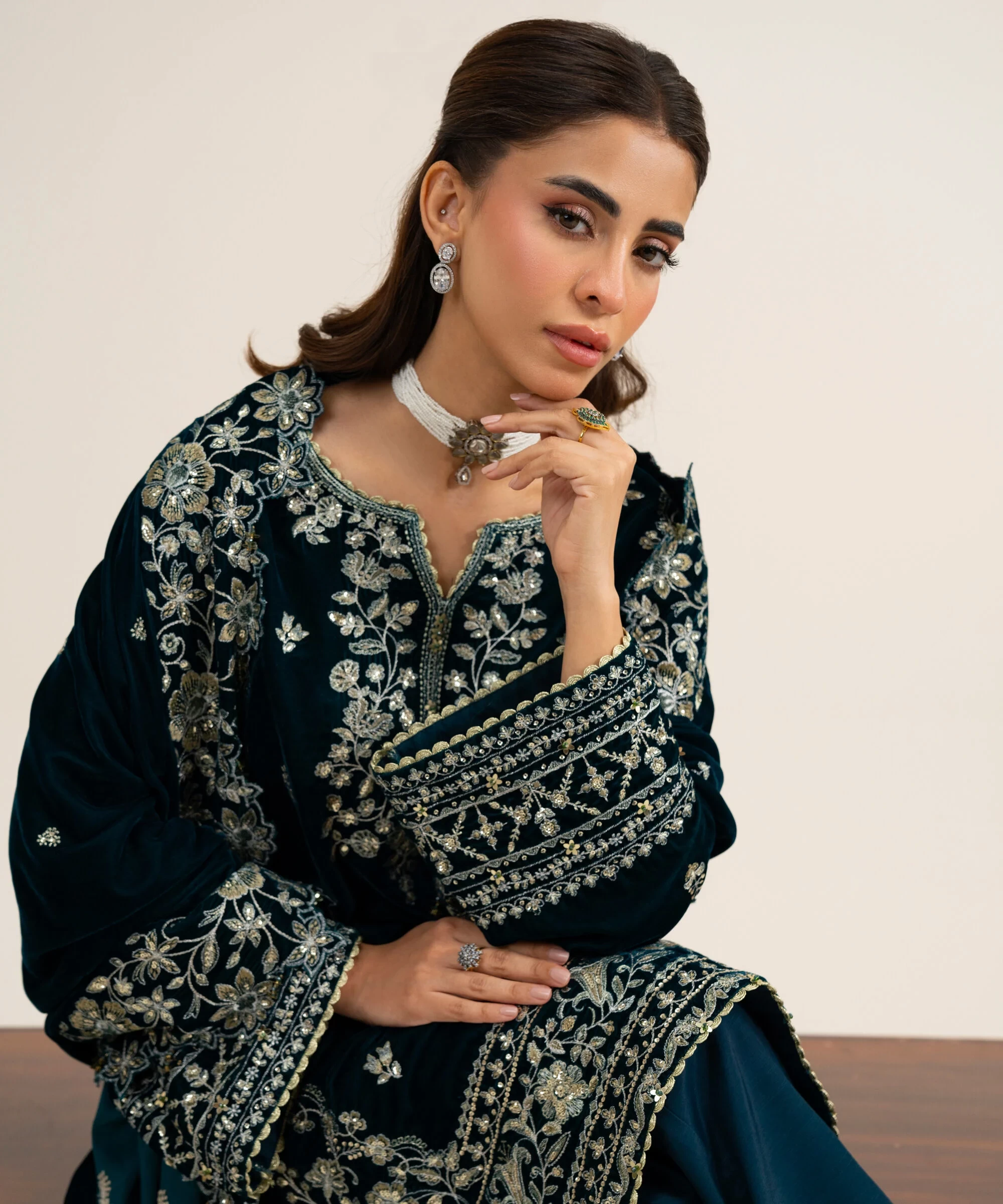 3 Piece - Embroidered Velvet Suit - U3PELX26V922