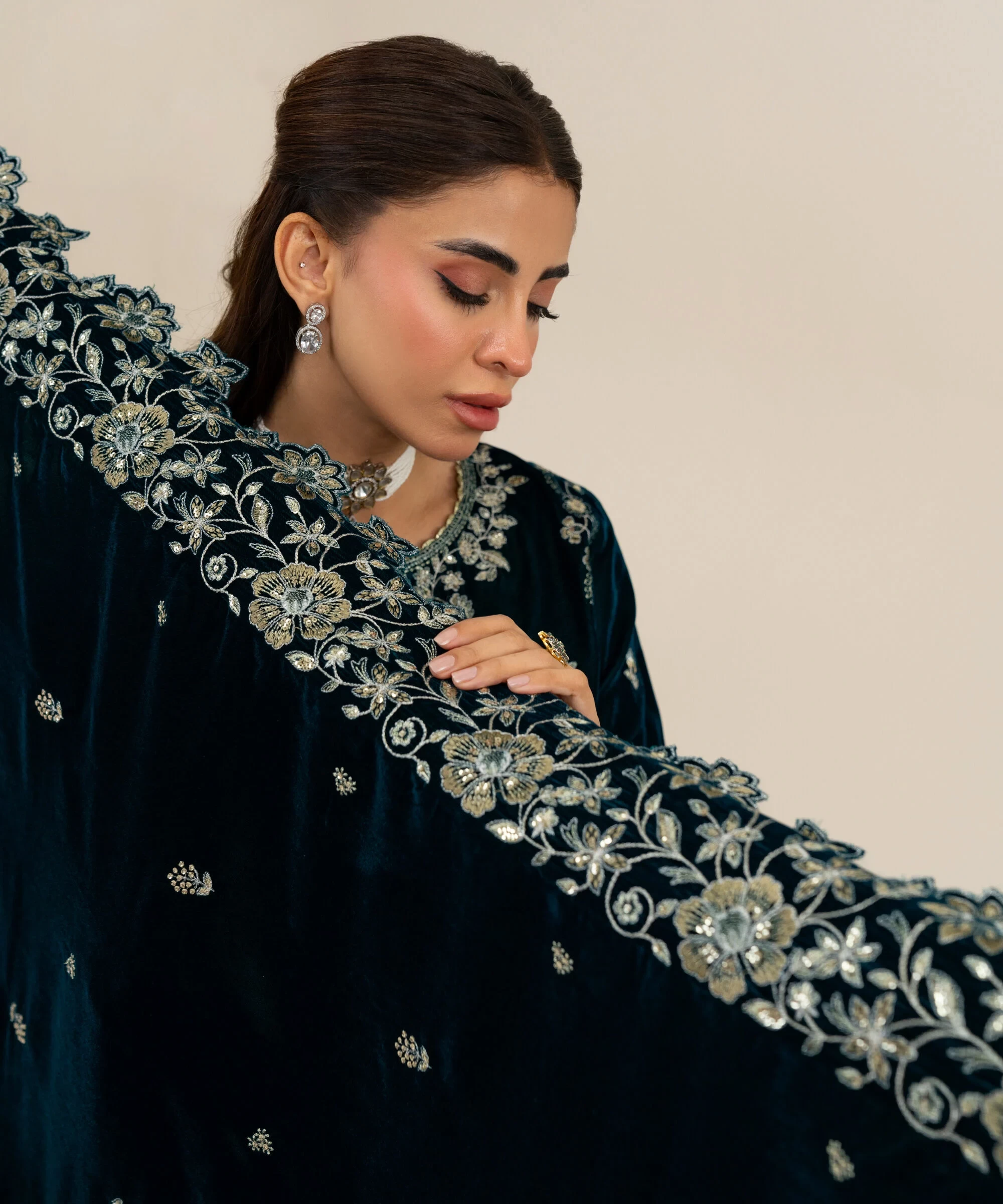 3 Piece - Embroidered Velvet Suit - U3PELX26V922