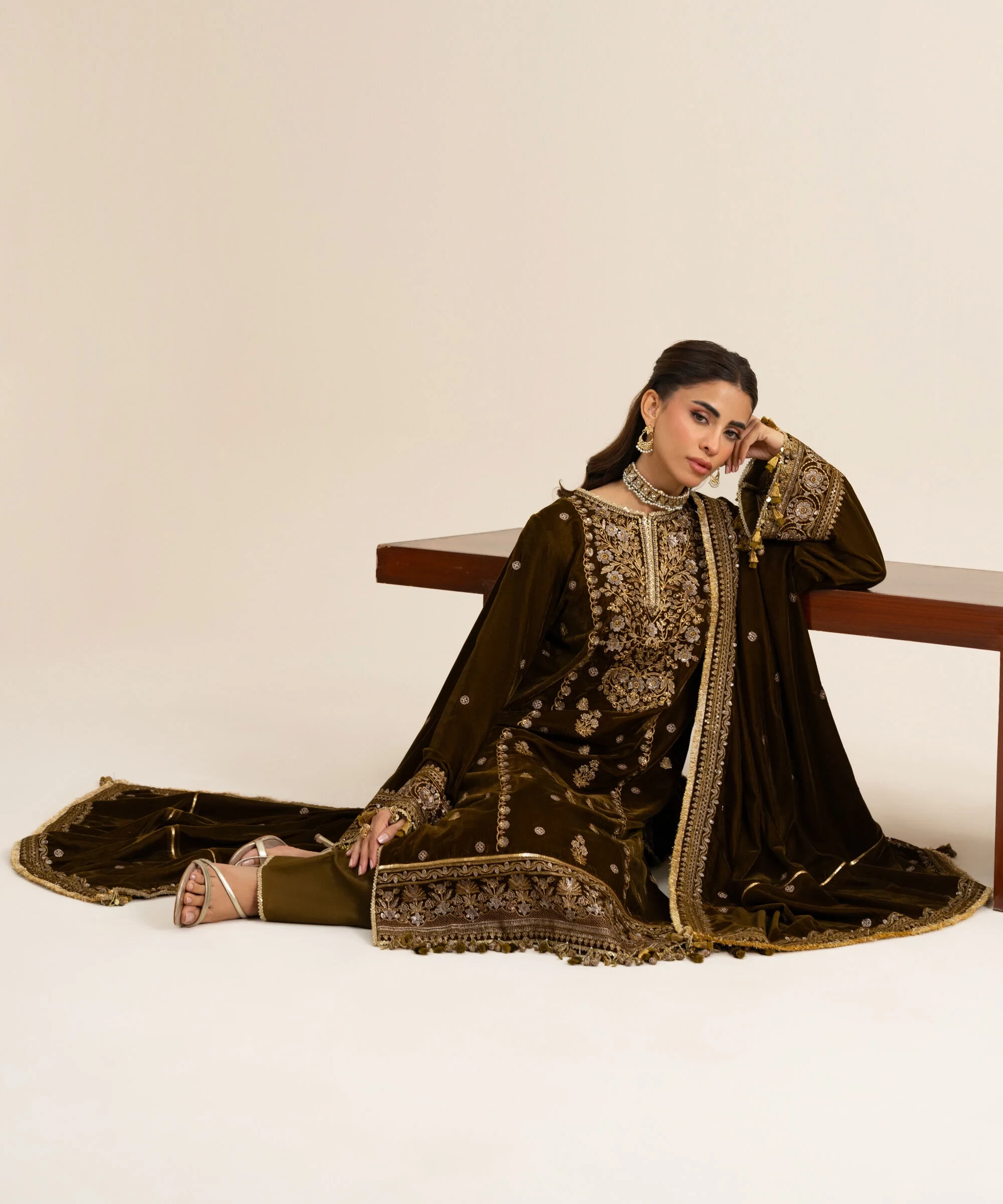 3 Piece - Embroidered Velvet Suit - U3PELX26V923