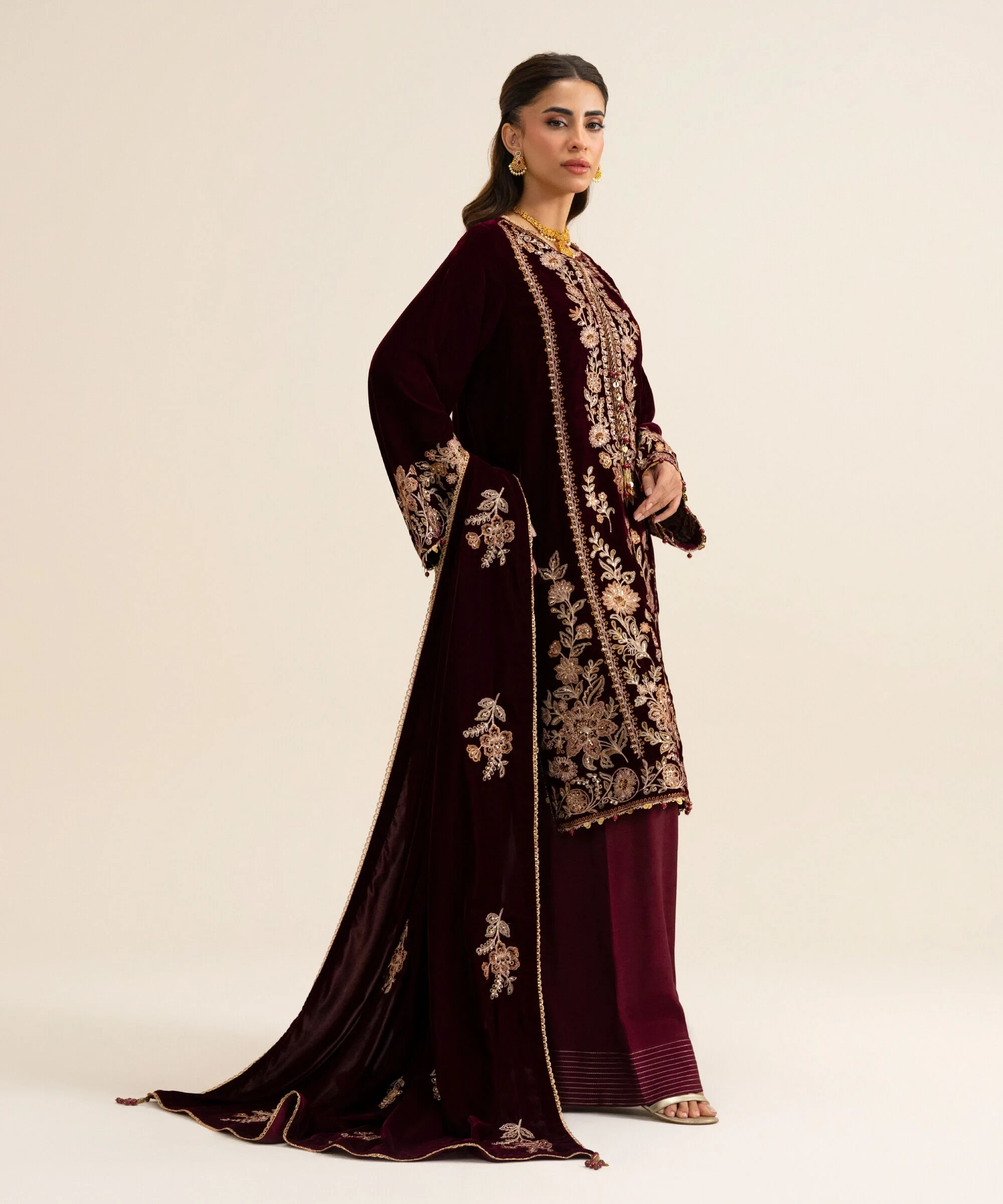 3 Piece - Embroidered Velvet Suit - U3PELX26V917