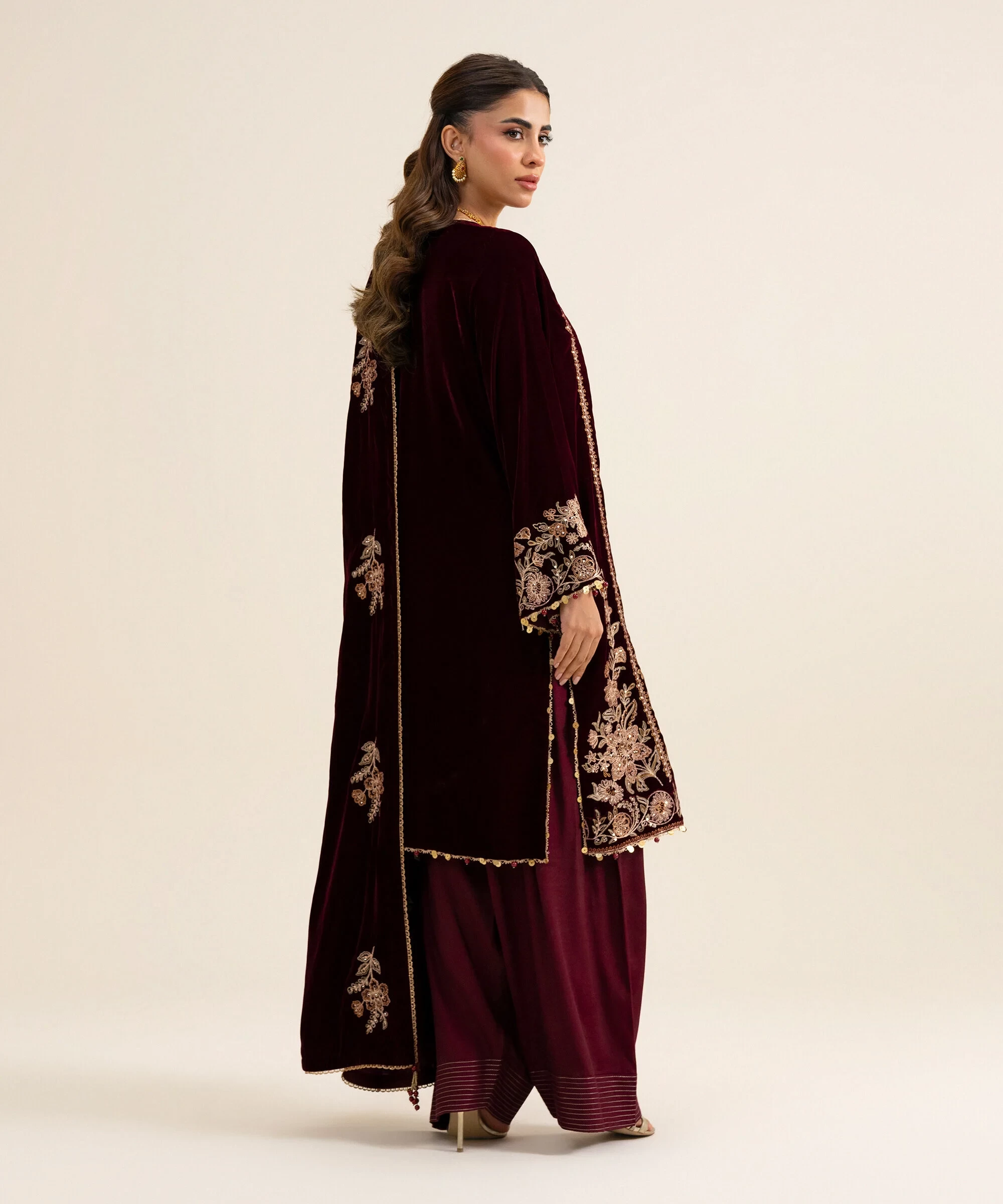 3 Piece - Embroidered Velvet Suit - U3PELX26V917