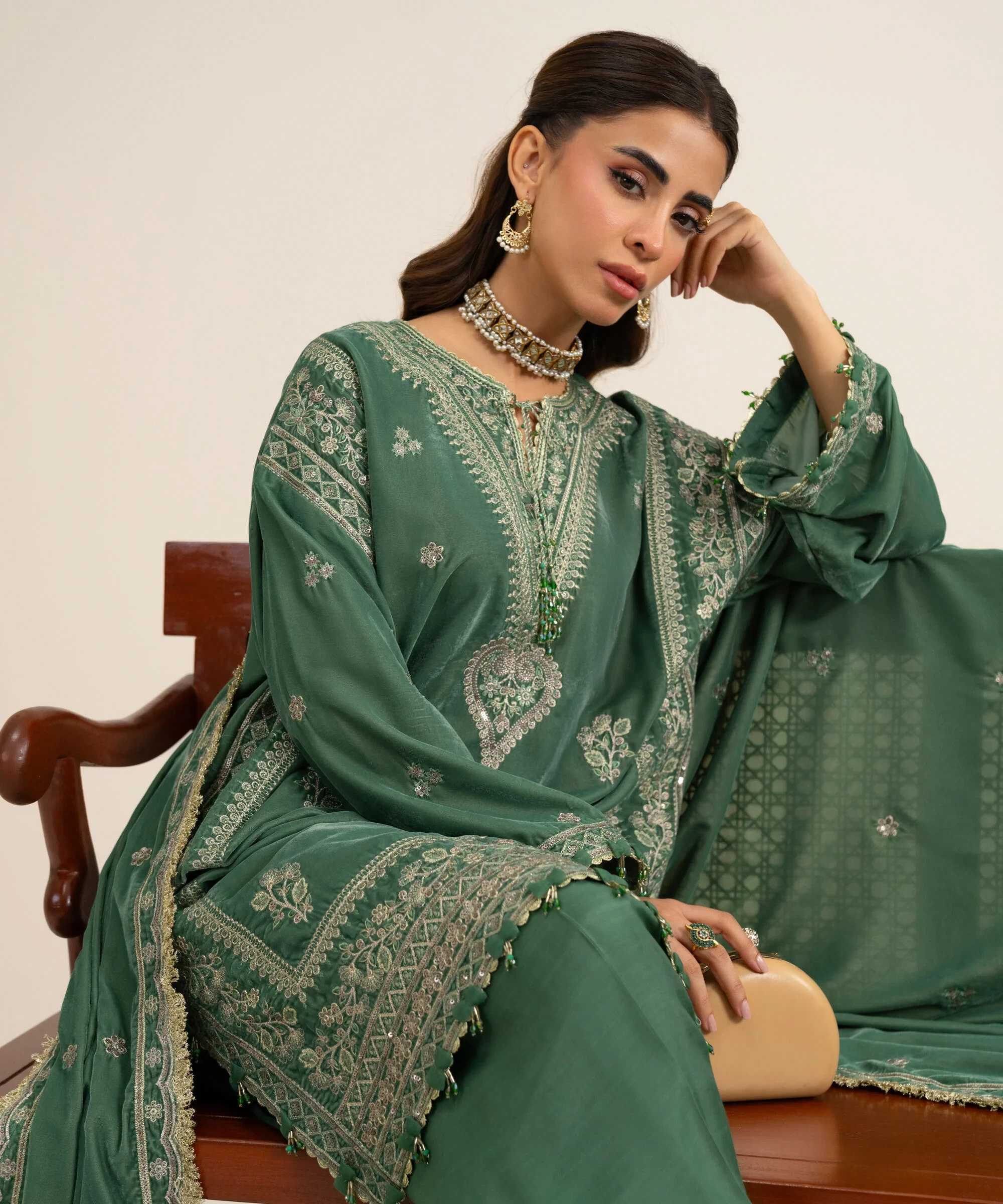 3 Piece - Embroidered Velvet Suit - U3PELX26V924
