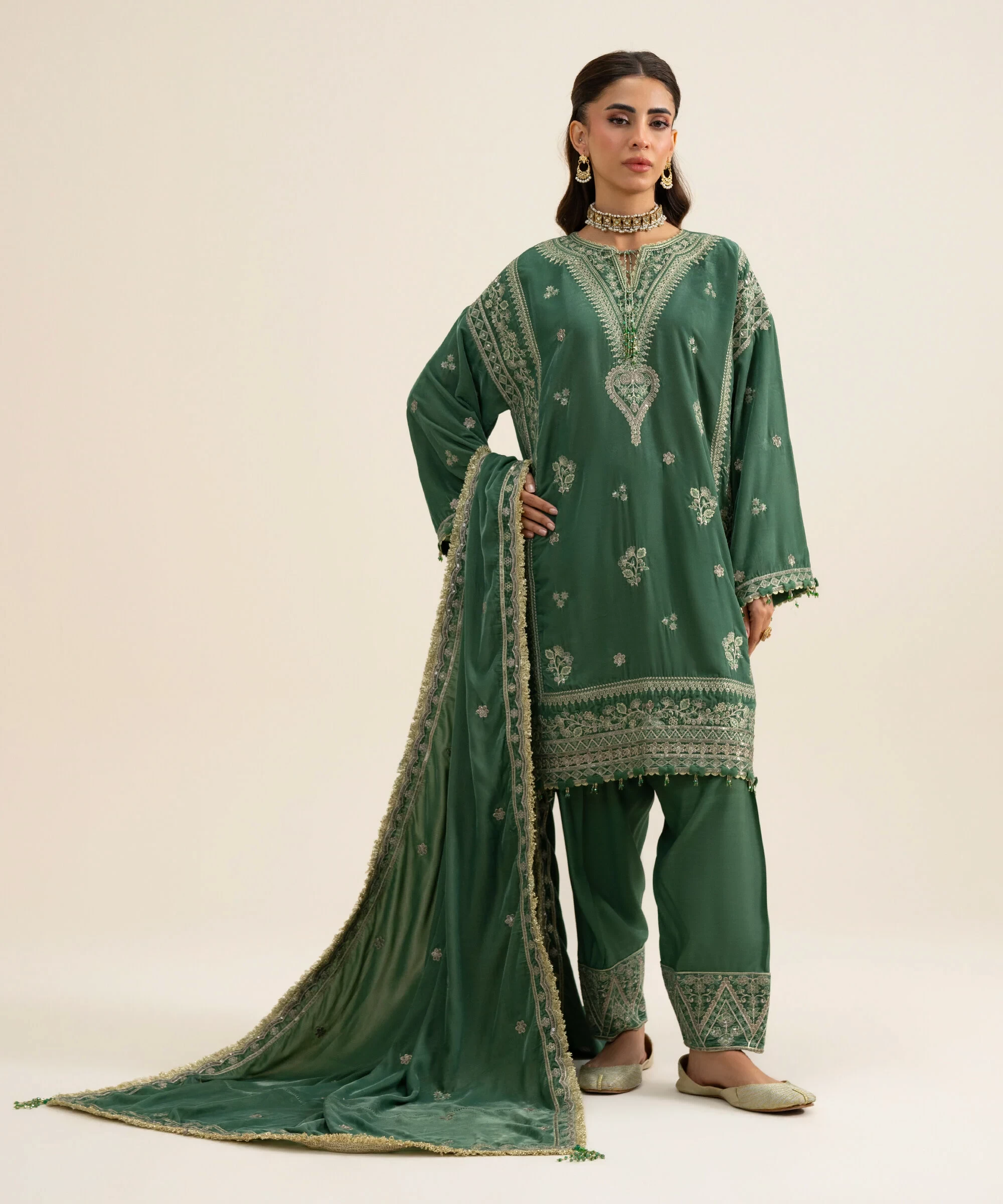 3 Piece - Embroidered Velvet Suit - U3PELX26V924