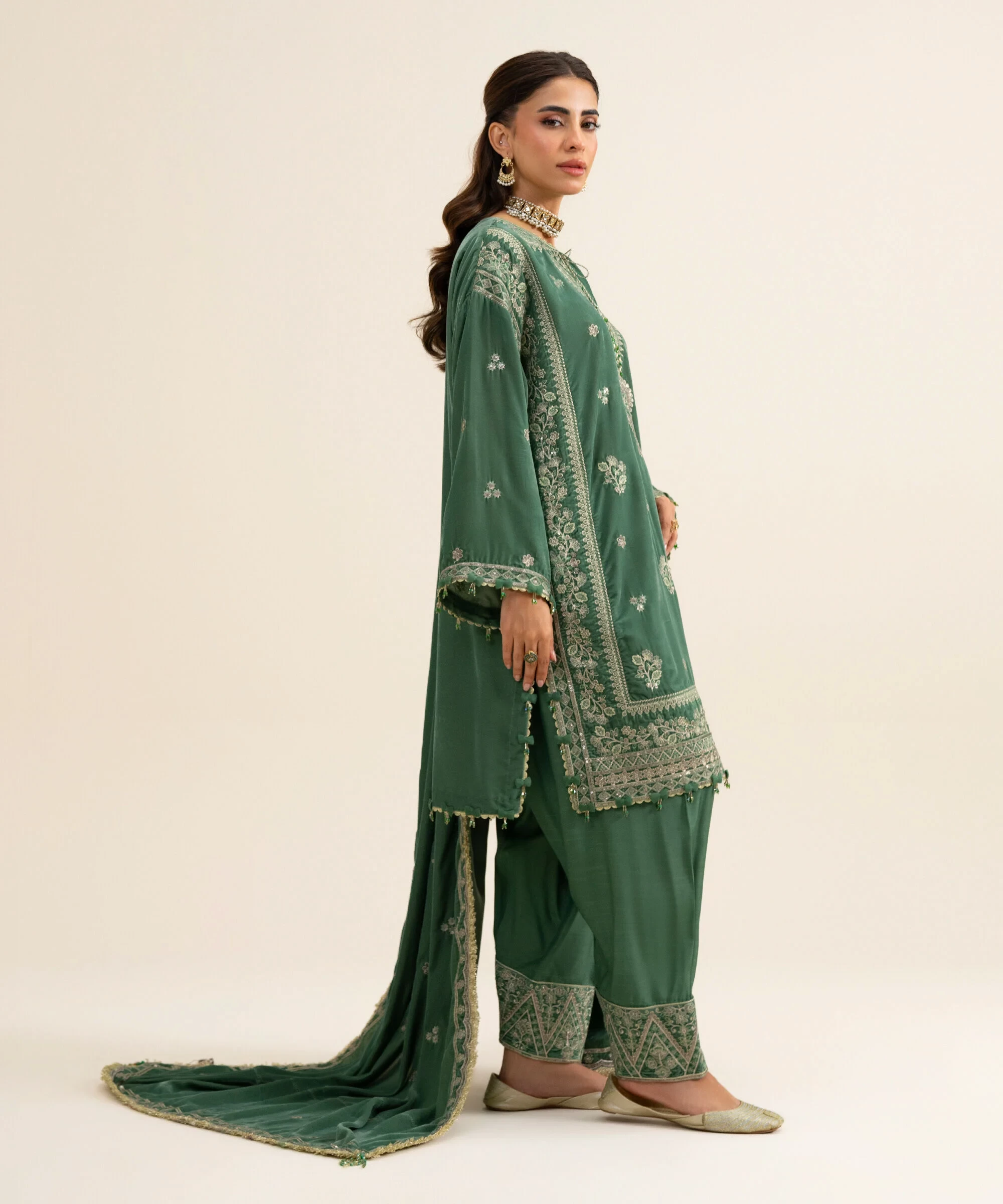 3 Piece - Embroidered Velvet Suit - U3PELX26V924
