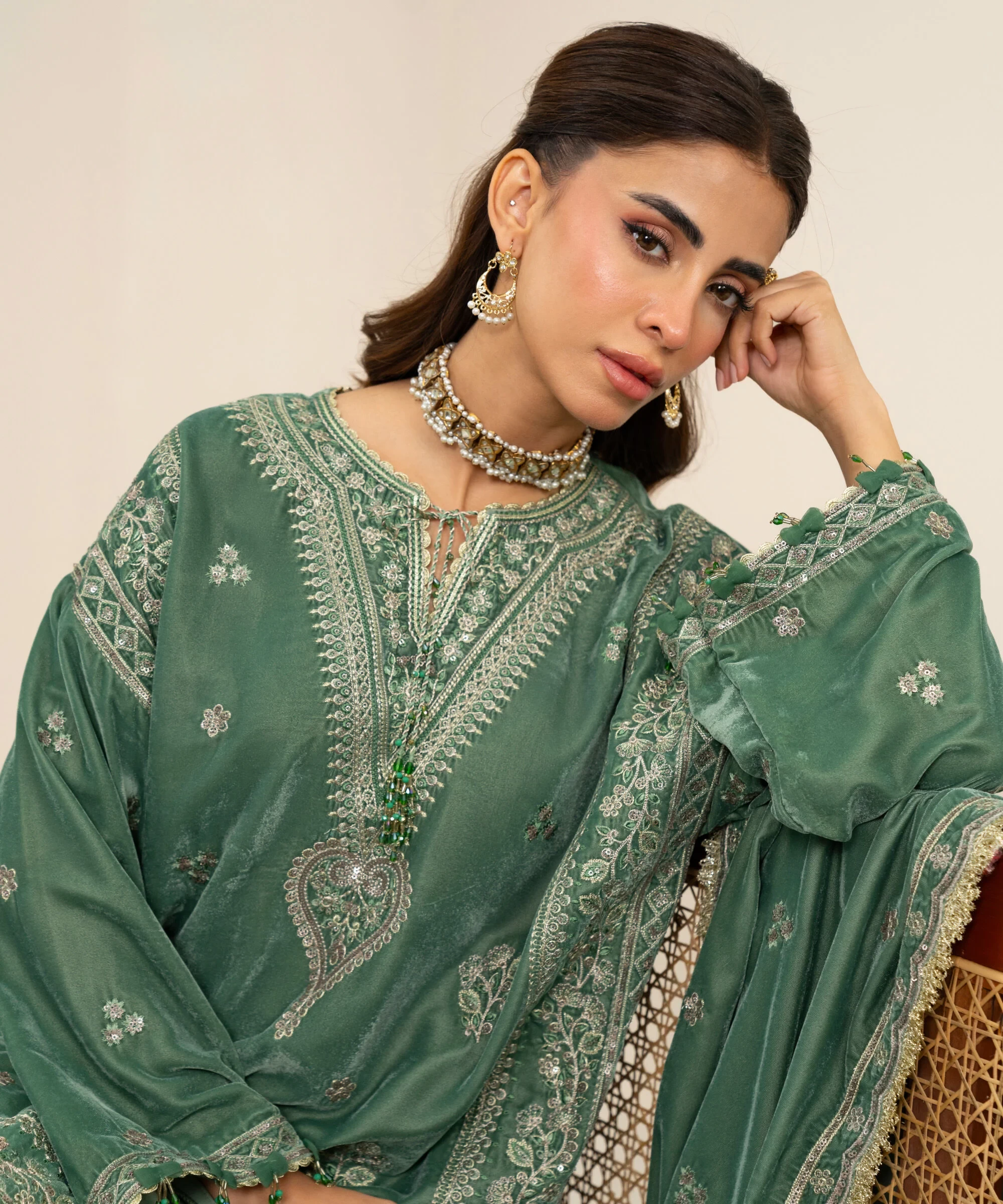 3 Piece - Embroidered Velvet Suit - U3PELX26V924