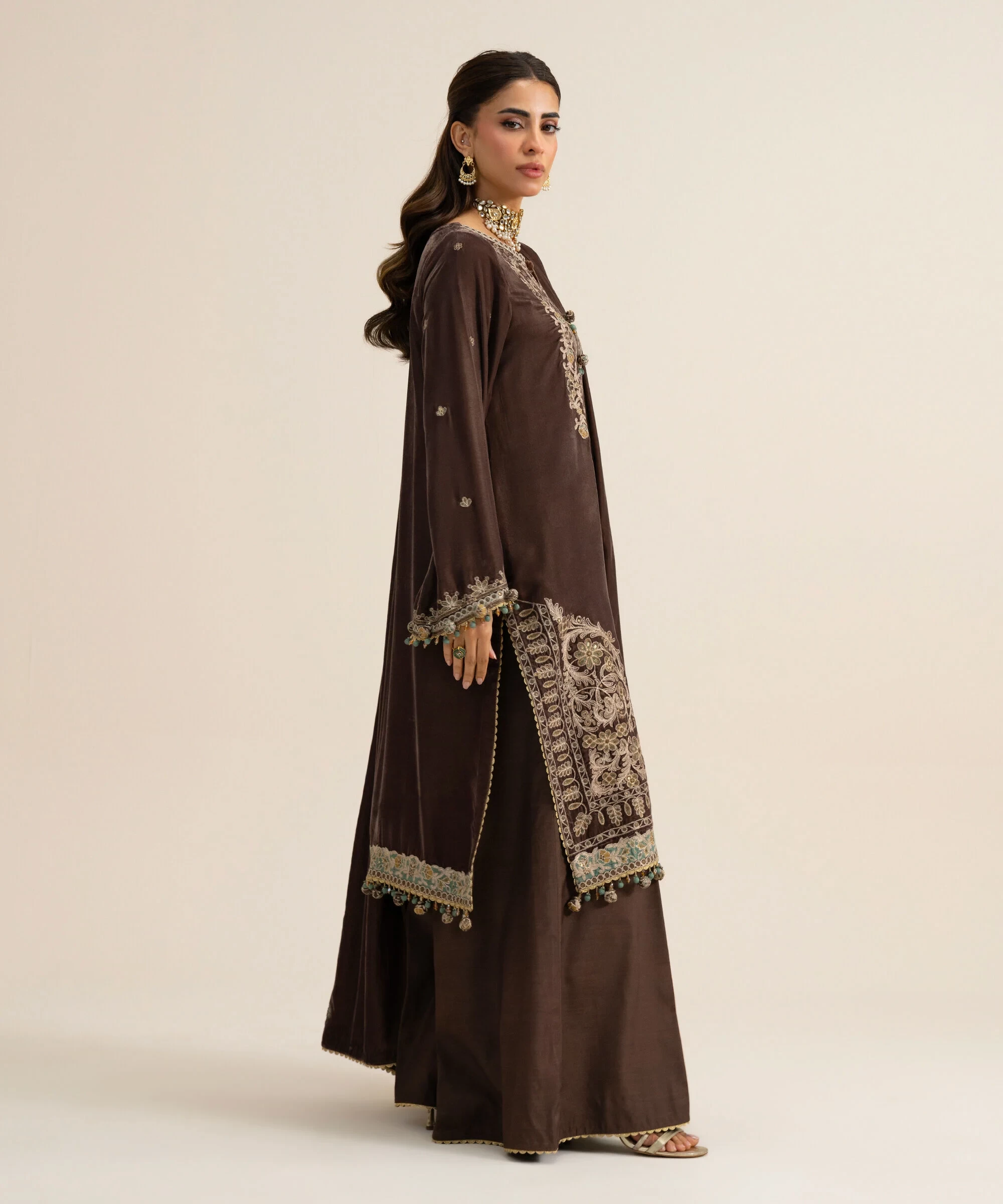 3 Piece - Embroidered Velvet Suit - U3PELX26V919