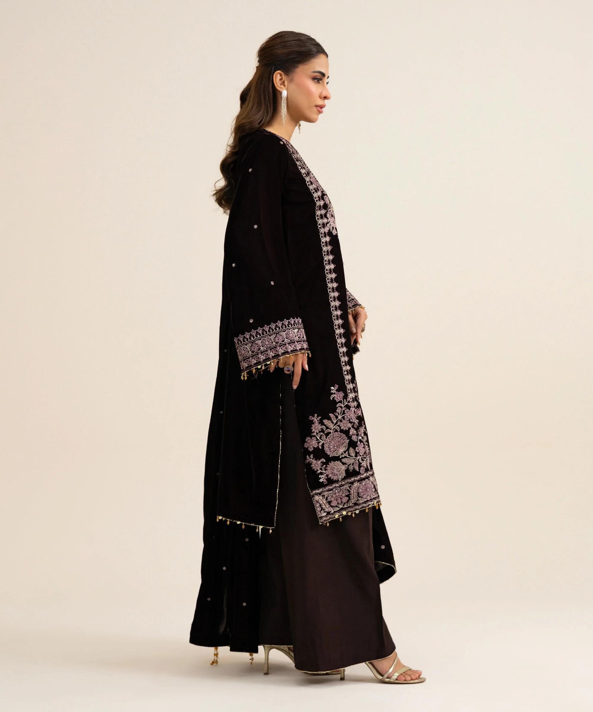 3 Piece - Embroidered Velvet Suit - U3PELX26V918