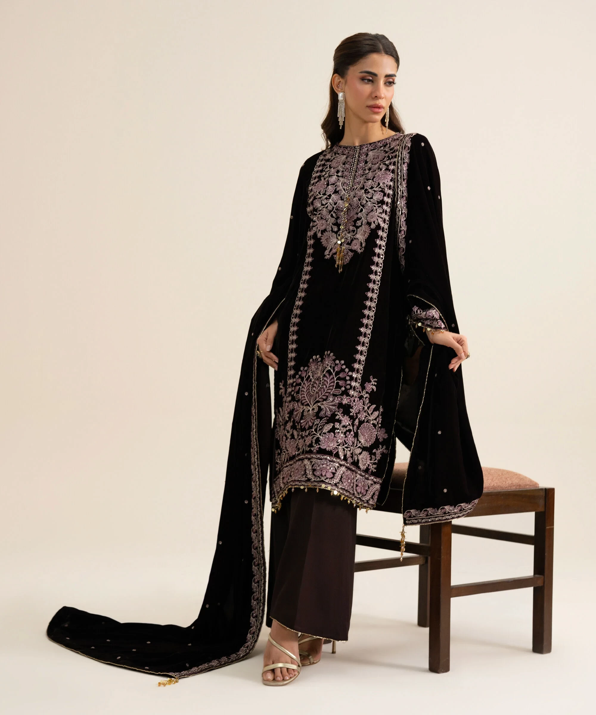3 Piece - Embroidered Velvet Suit - U3PELX26V918