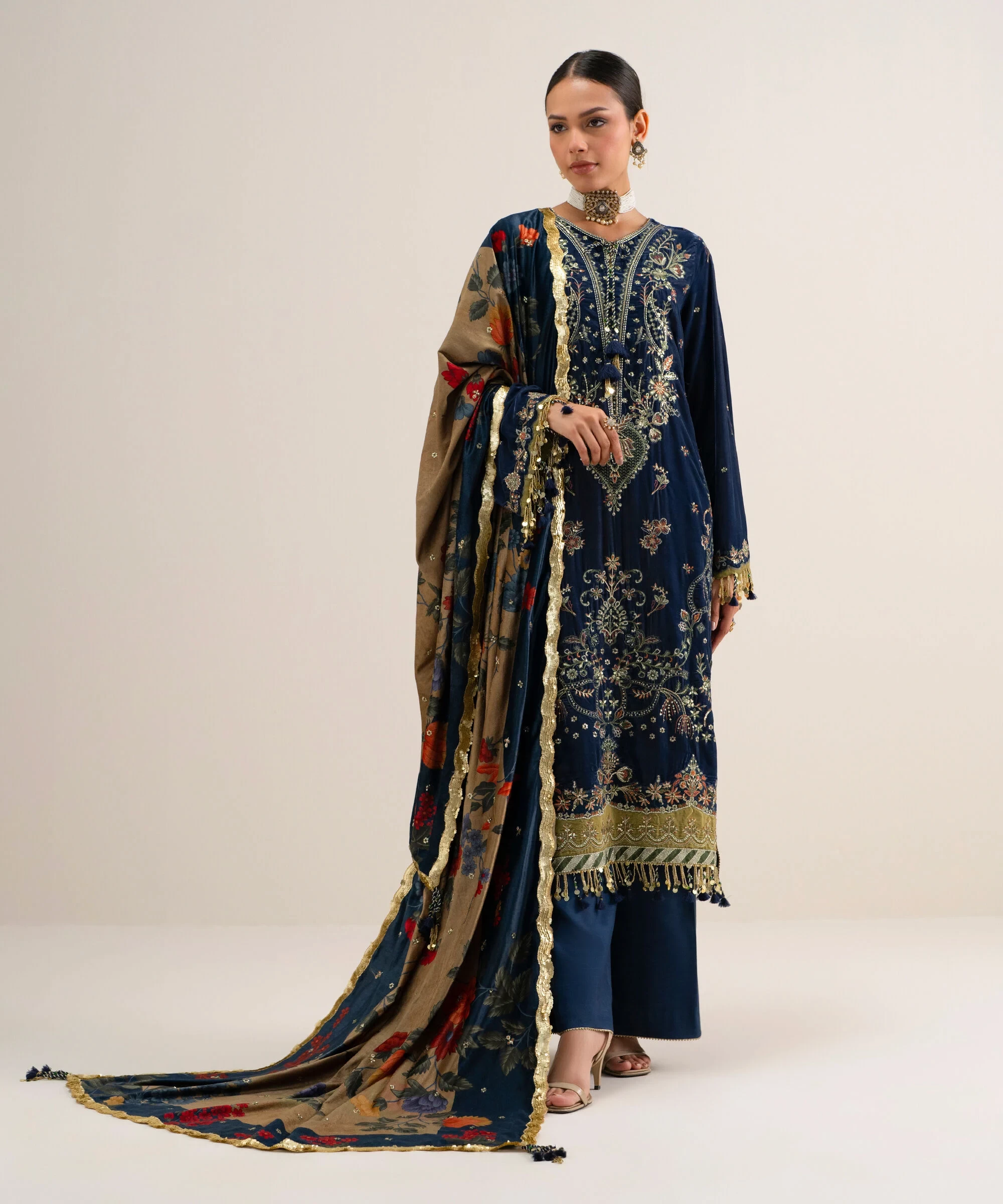 3 Piece - Embroidered Velvet Suit - U3PELXS26V83