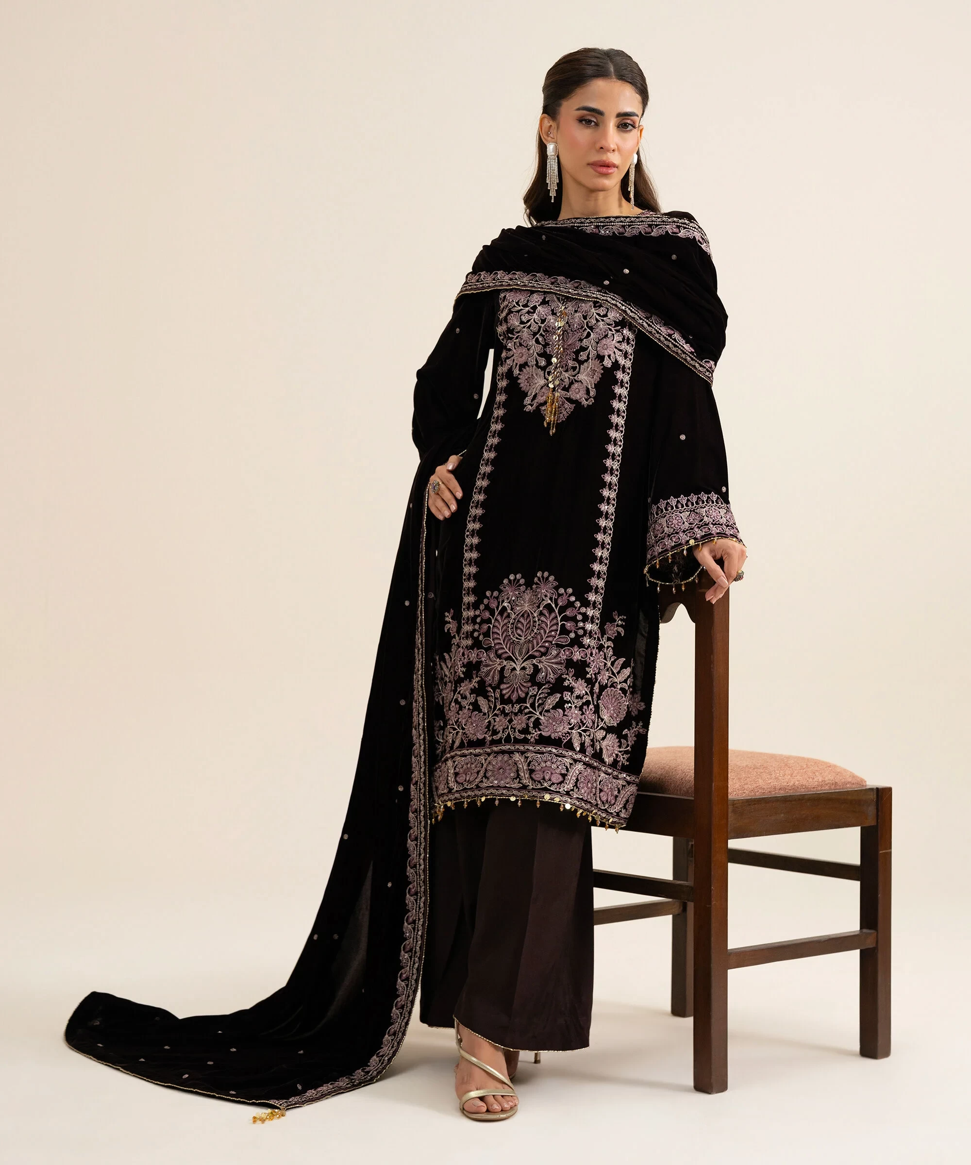 3 Piece - Embroidered Velvet Suit - U3PELX26V918